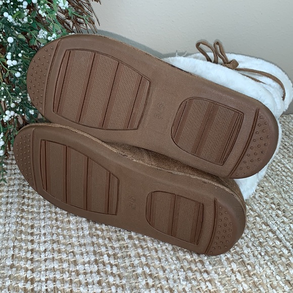 NWT Faux Fur Lined Booties Women’s Size 5/6 - Picture 7 of 9